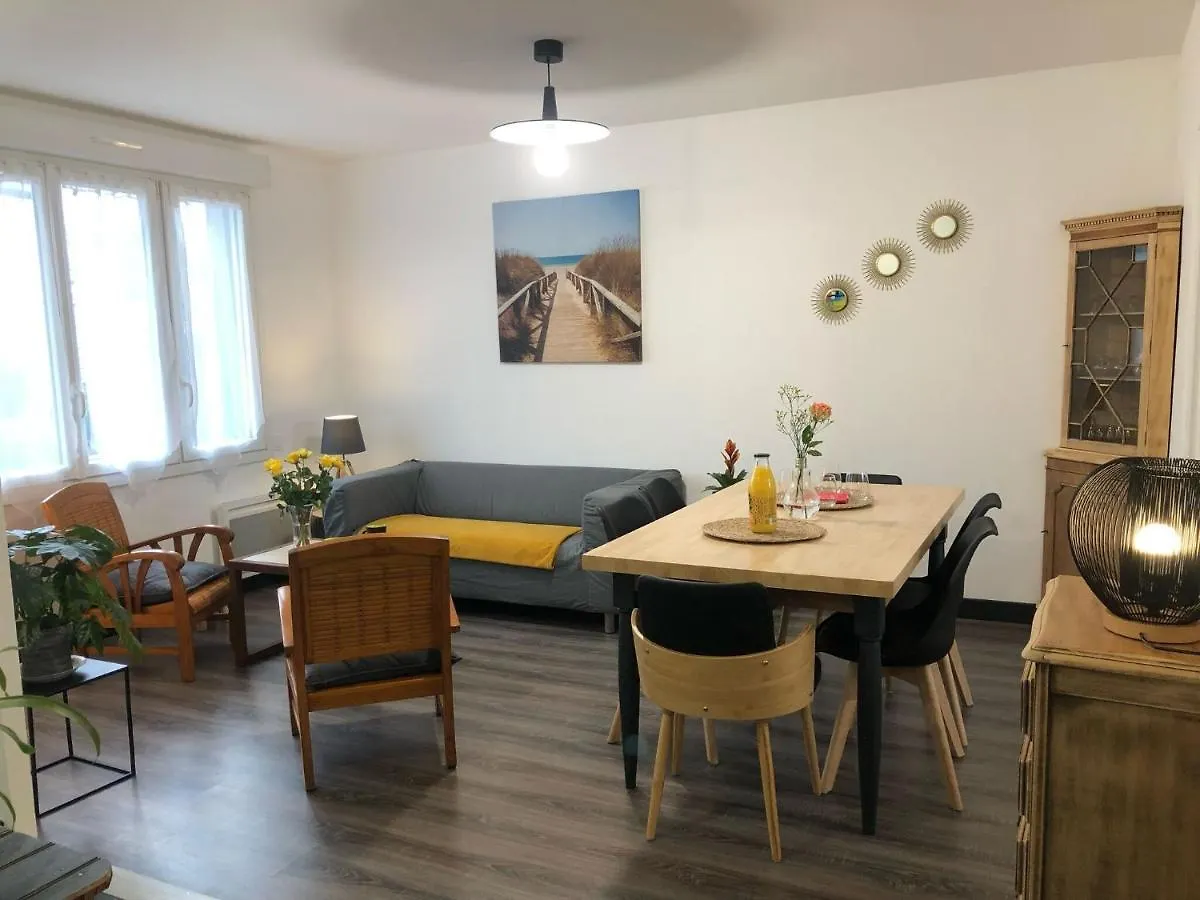 Comfortable Holiday Home With A Spacious Terrace Area Near The Sea Sibiril