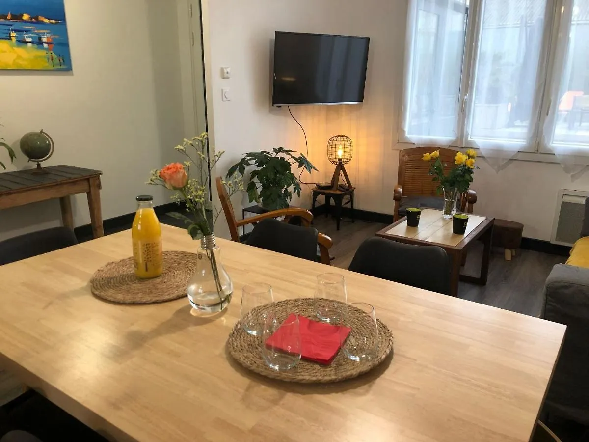 Comfortable Holiday Home With A Spacious Terrace Area Near The Sea Sibiril