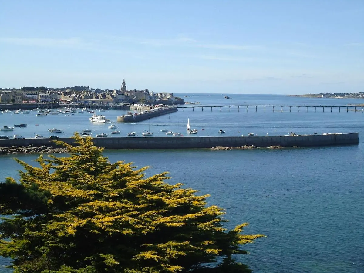Comfortable Holiday Home With A Spacious Terrace Area Near The Sea Sibiril France